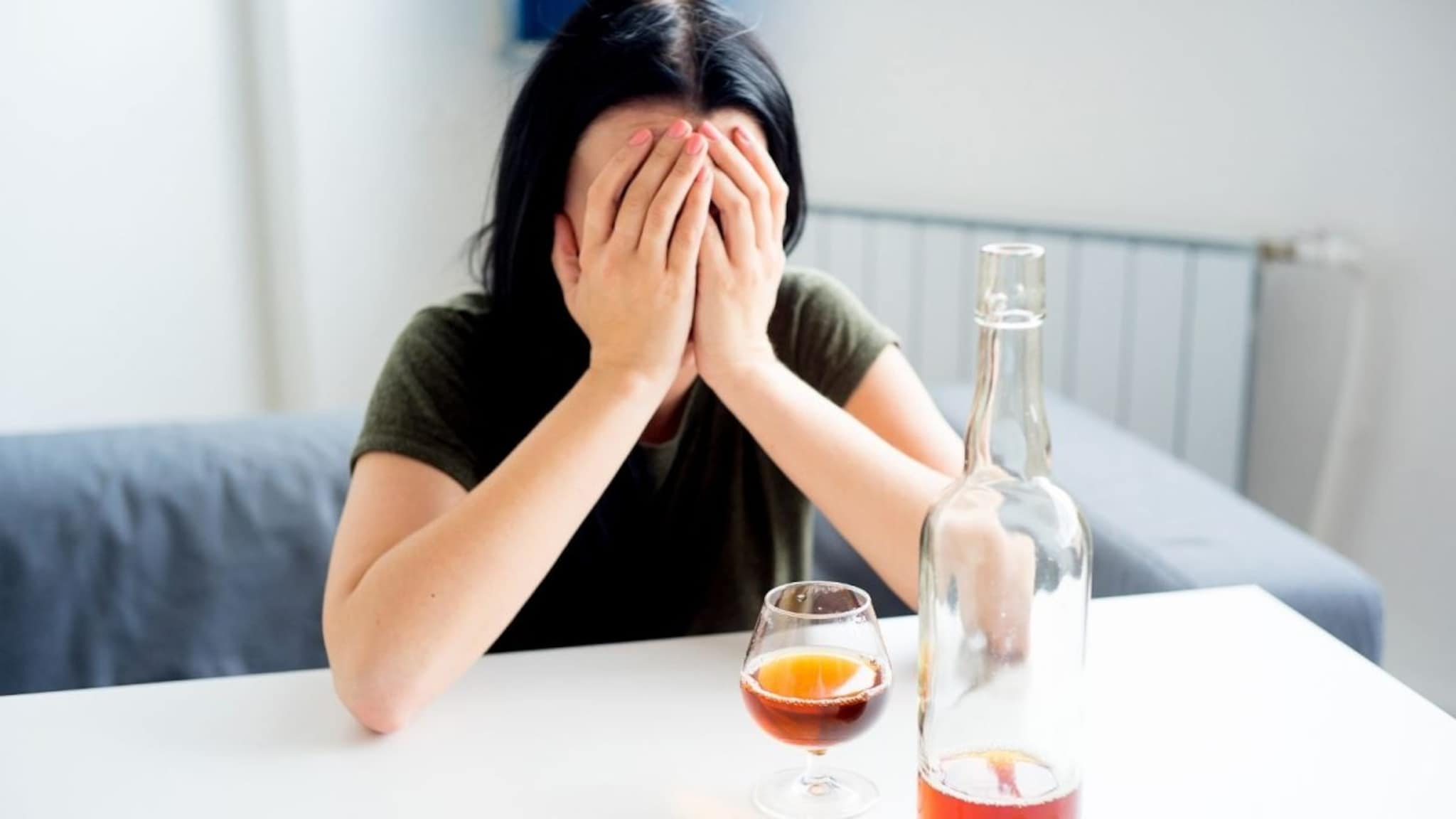 Alcohol : एक ग्लास व्हिस्की घेतल्यावर शरीरात नेमकं काय होतं? फक्त 30 मिनिटांत दिसतात हे बदल