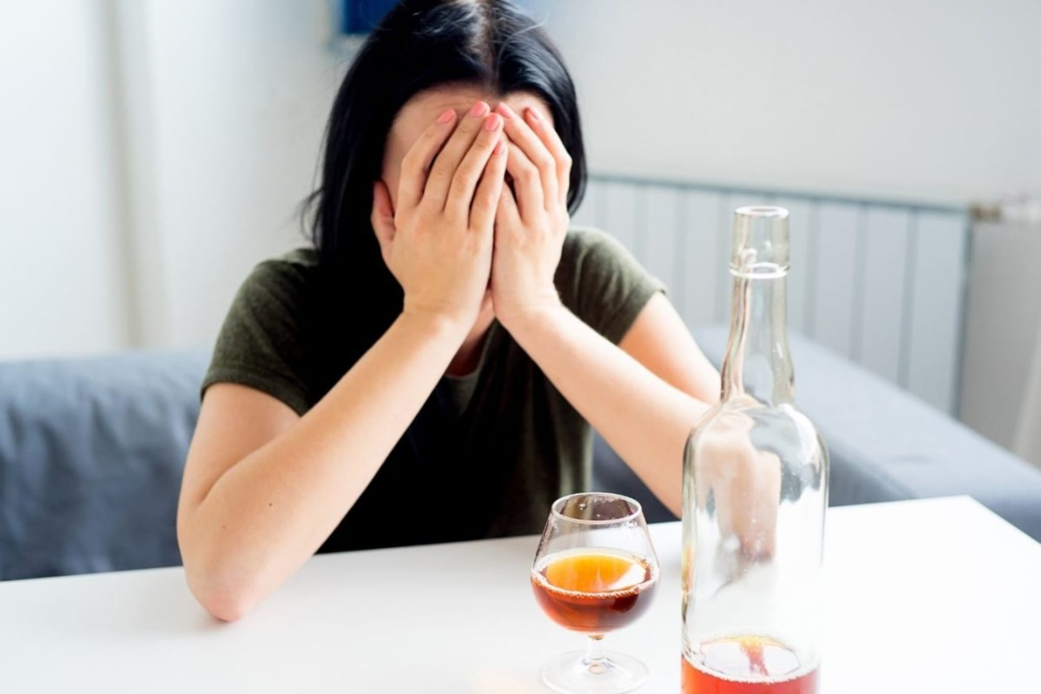 Alcohol : एक ग्लास व्हिस्की घेतल्यावर शरीरात नेमकं काय होतं? फक्त 30 मिनिटांत दिसतात हे बदल Alcohol : एक ग्लास व्हिस्की घेतल्यावर शरीरात नेमकं काय होतं? फक्त 30 मिनिटांत दिसतात हे बदल