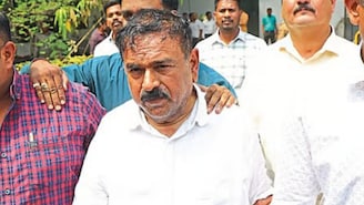 'सिन्नर सोडून पळून जा', खरातने अजब सल्ला दिलेला युवक आता नगरसेवक, नेमकी भानगड काय? 'सिन्नर सोडून पळून जा', खरातने अजब सल्ला दिलेला युवक आता नगरसेवक, नेमकी भानगड काय?