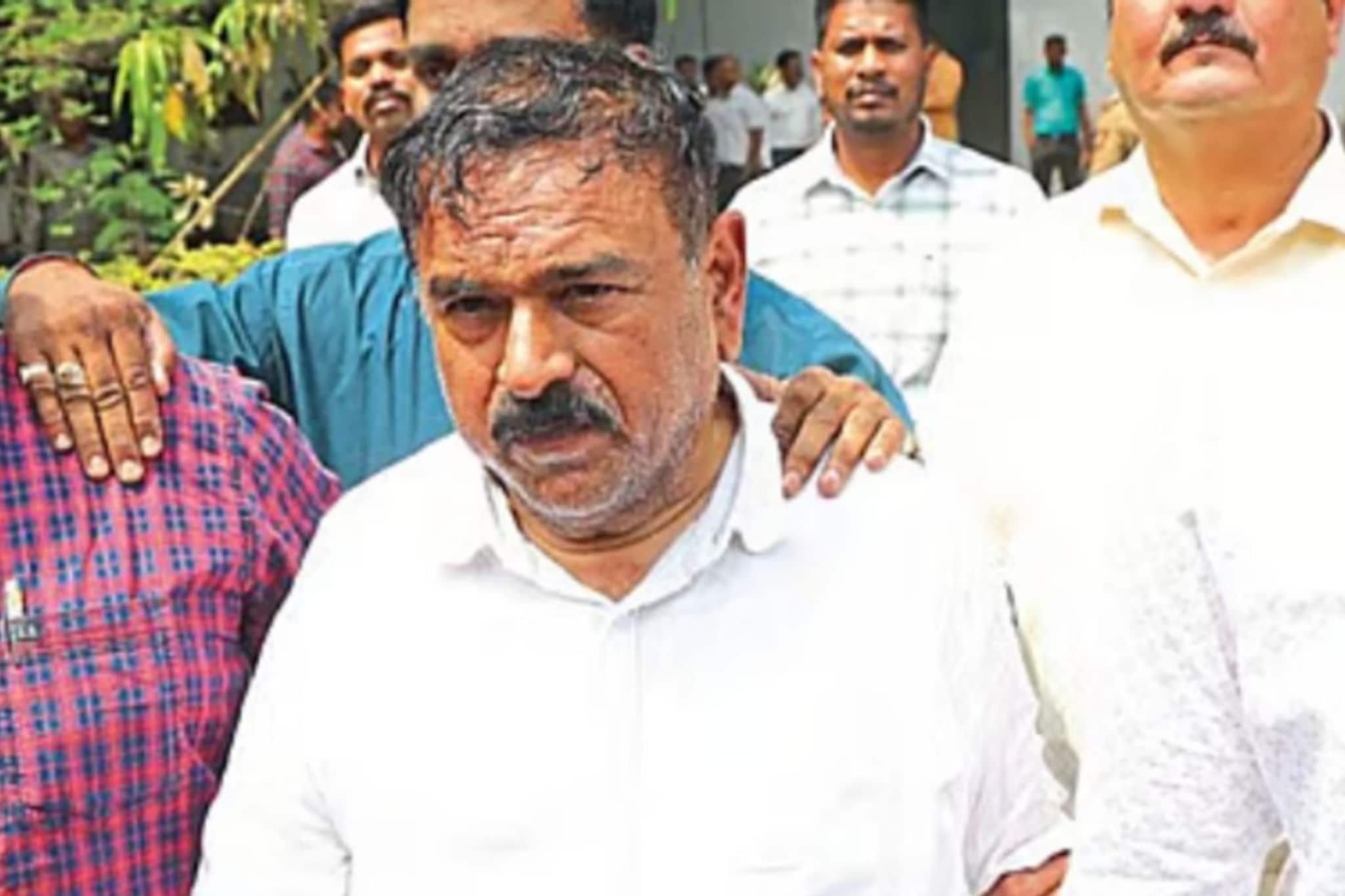 'सिन्नर सोडून पळून जा', खरातने अजब सल्ला दिलेला युवक आता नगरसेवक, नेमकी भानगड काय? 'सिन्नर सोडून पळून जा', खरातने अजब सल्ला दिलेला युवक आता नगरसेवक, नेमकी भानगड काय?