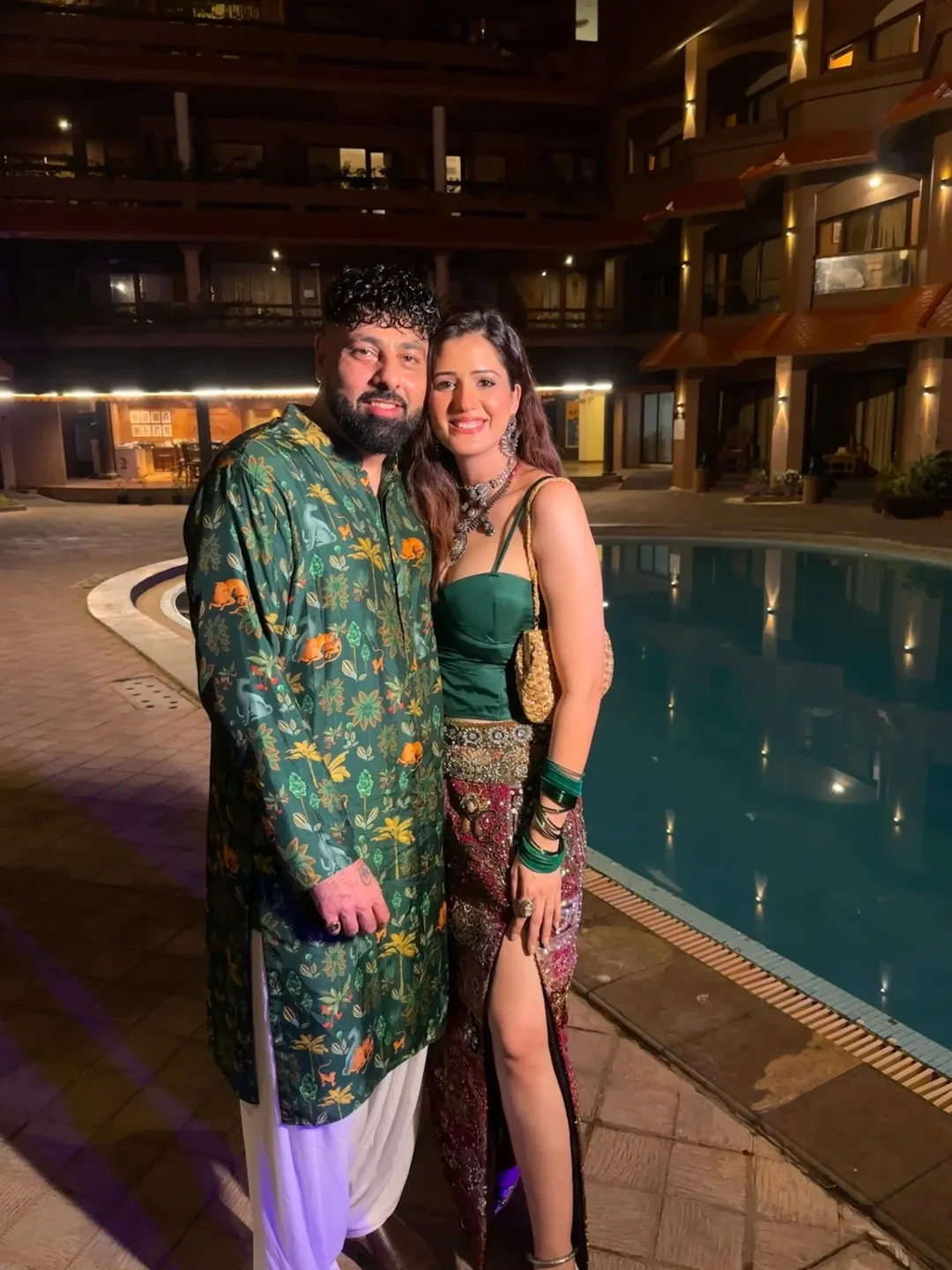 जस्मिन मसीह असं बादशाहच्या पहिल्या बायकोचं नाव आहे. तिला डिवोर्स दिल्यानंतर आता सहा वर्षांनी बादशाहने ईशा रिखीशी लग्न केलंय.  