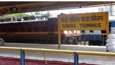 Jaydev Thackeray's Bodyguard's Pistol Stolen at Bandra Station; Thief Arrested