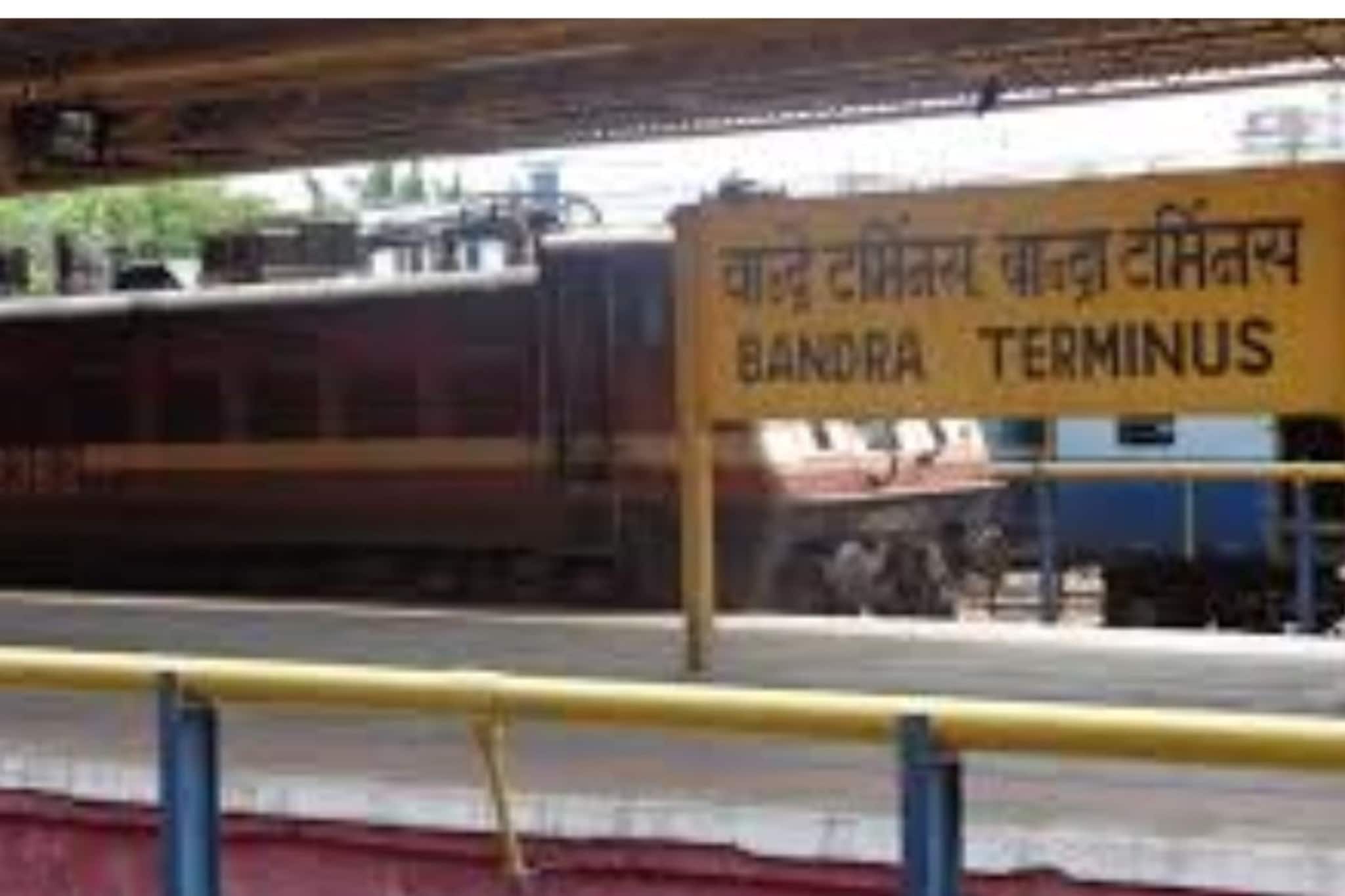 जयदेव ठाकरेंच्या बॉडीगार्डची बॅग आणि सरकारी पिस्तूल चोरीला जयदेव ठाकरेंच्या बॉडीगार्डची बॅग आणि सरकारी पिस्तूल चोरीला