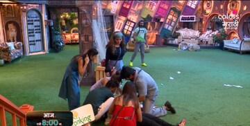 BBM 6 : वेदनेने कळवळली... घरातले सगळे घाबरले, पण संकेत ऐकेना, तन्वीला मोठी दुखापत!