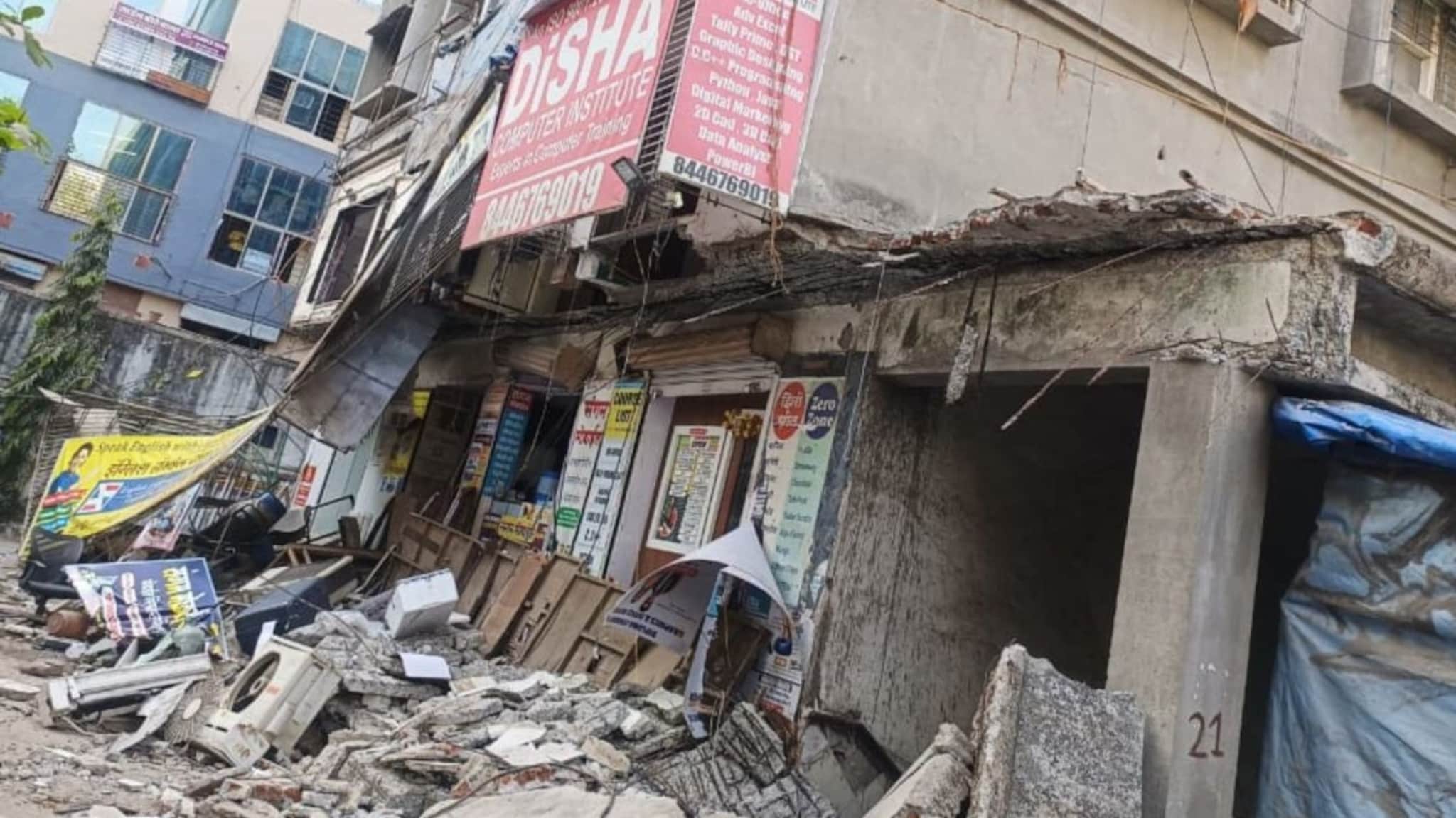 भांडुप रेल्वे स्टेशनजवळ दुर्घटना, इमारतीचा भाग कोसळला, घटनास्थळाचा पहिला VIDEO