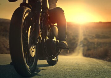 Bike Care Tips: उन्हाळ्यात रस्त्यात अचानक तुमची बाइक बंद होते? मग फॉलो करा या 4 टिप्स 