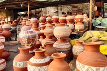 Summer Tips : माठ विकत घेताना 'ही' गोष्ट तुम्ही तपासता ना? पाणी थंड होण्यासाठी हेच असतं महत्त्वाचं