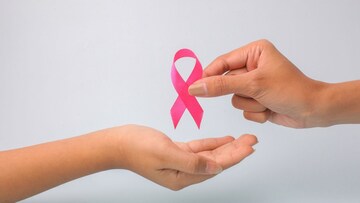 Cancer : 'या' 5 सवयी 13 प्रकारच्या कॅन्सरपासून करू शकतात बचाव; आजपासूनच सुरू करा; तज्ज्ञांचा मोलाचा सल्ला