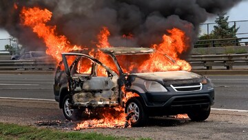 उन्हाळ्यात अजिबात करु नका या 5 चुका! कारला लागू शकते आग, जीव येऊ शकतो धोक्यात