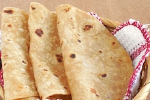 Soft Chapati : हॉटेलसारखी फुगलेली आणि नरम चपाती हवीय? पीठ मळताना ही एकच गोष्ट टाका आणि फरक पाहा