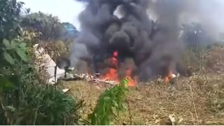 टेक ऑफ होताच एअरफोर्सचं विमान कोसळलं, 80 जवानांचा मृत्यू, कोलंबियात भीषण अपघात