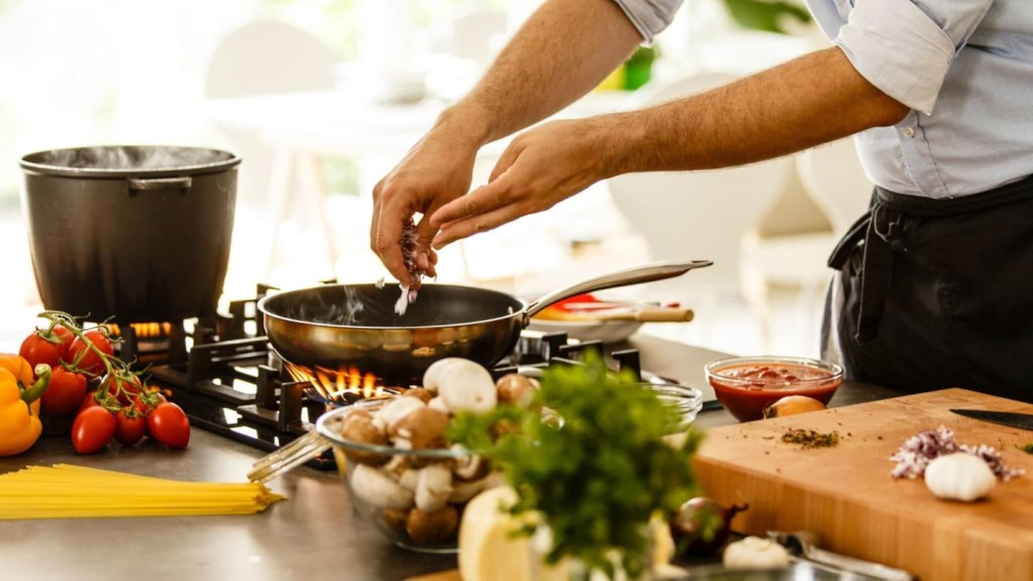 Kitchen : आज जेवणात काय बनवायचं? आता 'या' रोजच्या प्रश्नाची कटकट संपली, झटपट मिळतील टेस्टी रेसिपी