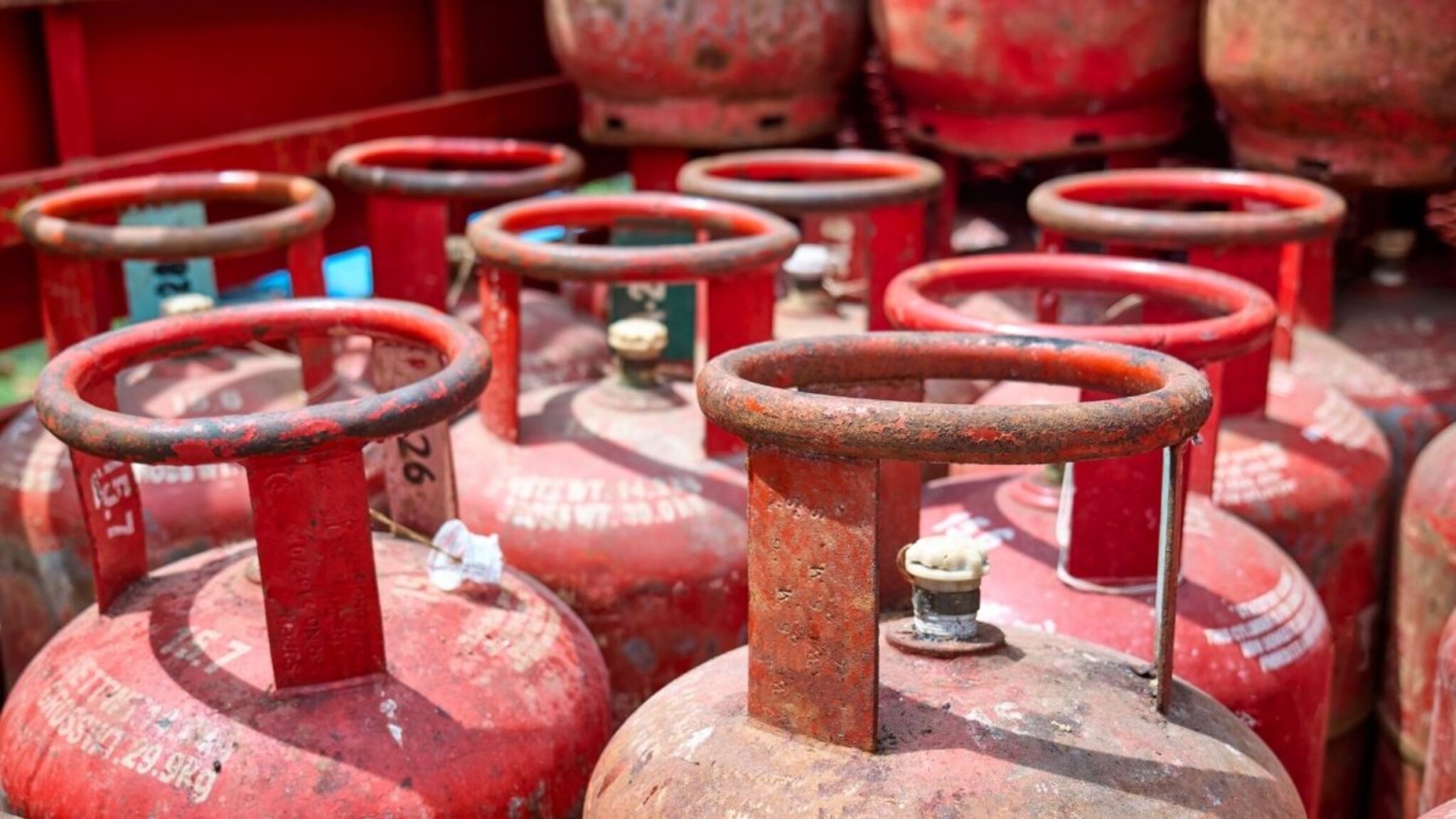 तुमच्या नावावर गॅस कनेक्शन आहे का? 'ही' आहे मोबाईलवरून 5 मिनिटांत e-KYC करण्याची सोपी पद्धत