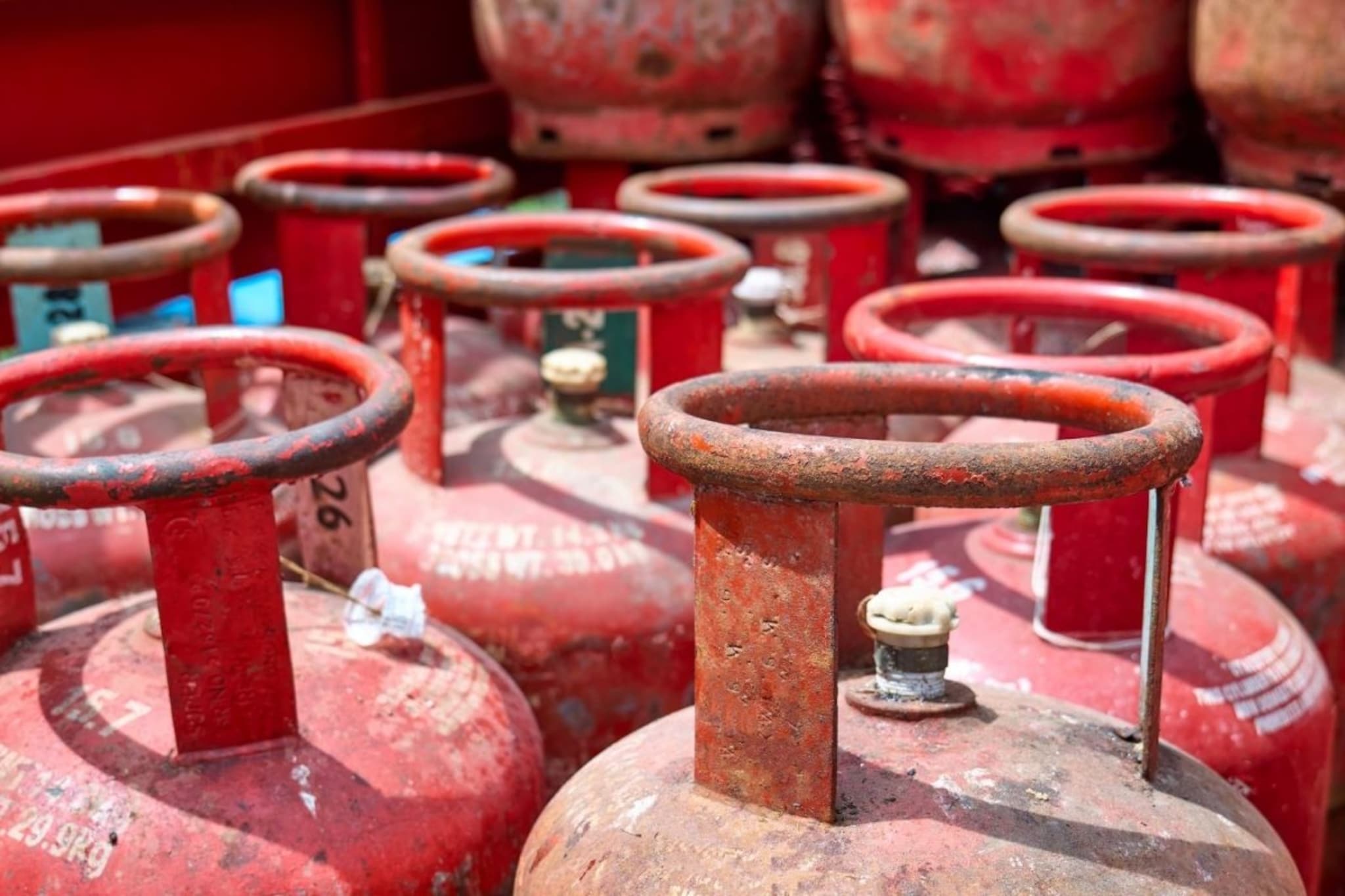 तुमच्या नावावर गॅस कनेक्शन आहे का? 'ही' आहे मोबाईलवरून 5 मिनिटांत e-KYC करण्याची सोपी पद्धत