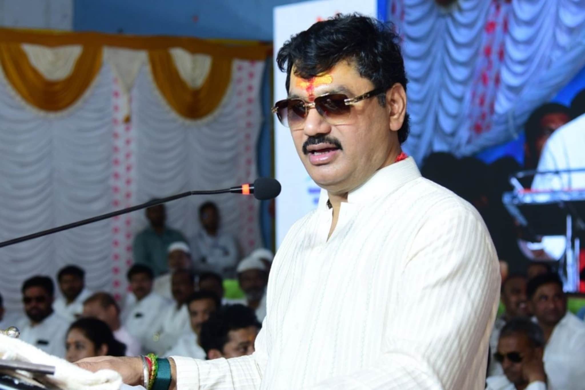 'मला संपवायला मोठ-मोठ्या नेत्यांनी प्रयत्न केला', धनंजय मुंडेंचा रोख कुणाकडे? बीडमध्ये चर्चांना उधाण