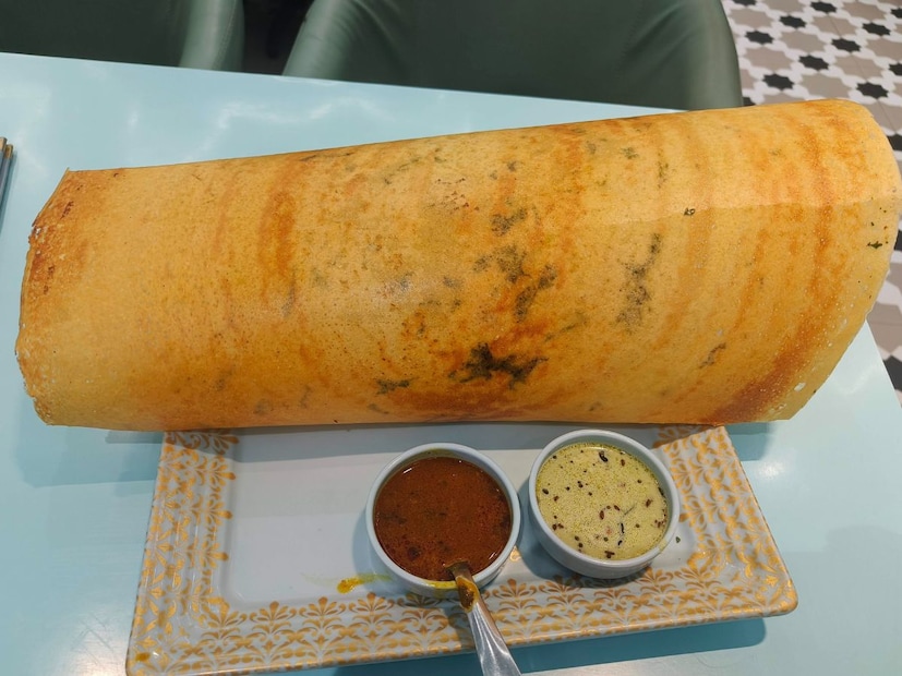 सकाळच्या घाईत मस्त कुरकुरीत डोसा खाण्याची इच्छा असते, पण जेव्हा पहिलाच डोसा तव्याला चिकटतो आणि त्याचे तुकडे होतात आणि तो जळतो ज्यामुळे त्याची चव देखील बिघडते. तेव्हा अख्खा मूड जातो. सकाळच्या घाईत मस्त कुरकुरीत डोसा खाण्याची इच्छा असते, पण जेव्हा पहिलाच डोसा तव्याला चिकटतो आणि त्याचे तुकडे होतात आणि तो जळतो ज्यामुळे त्याची चव देखील बिघडते. तेव्हा अख्खा मूड जातो.