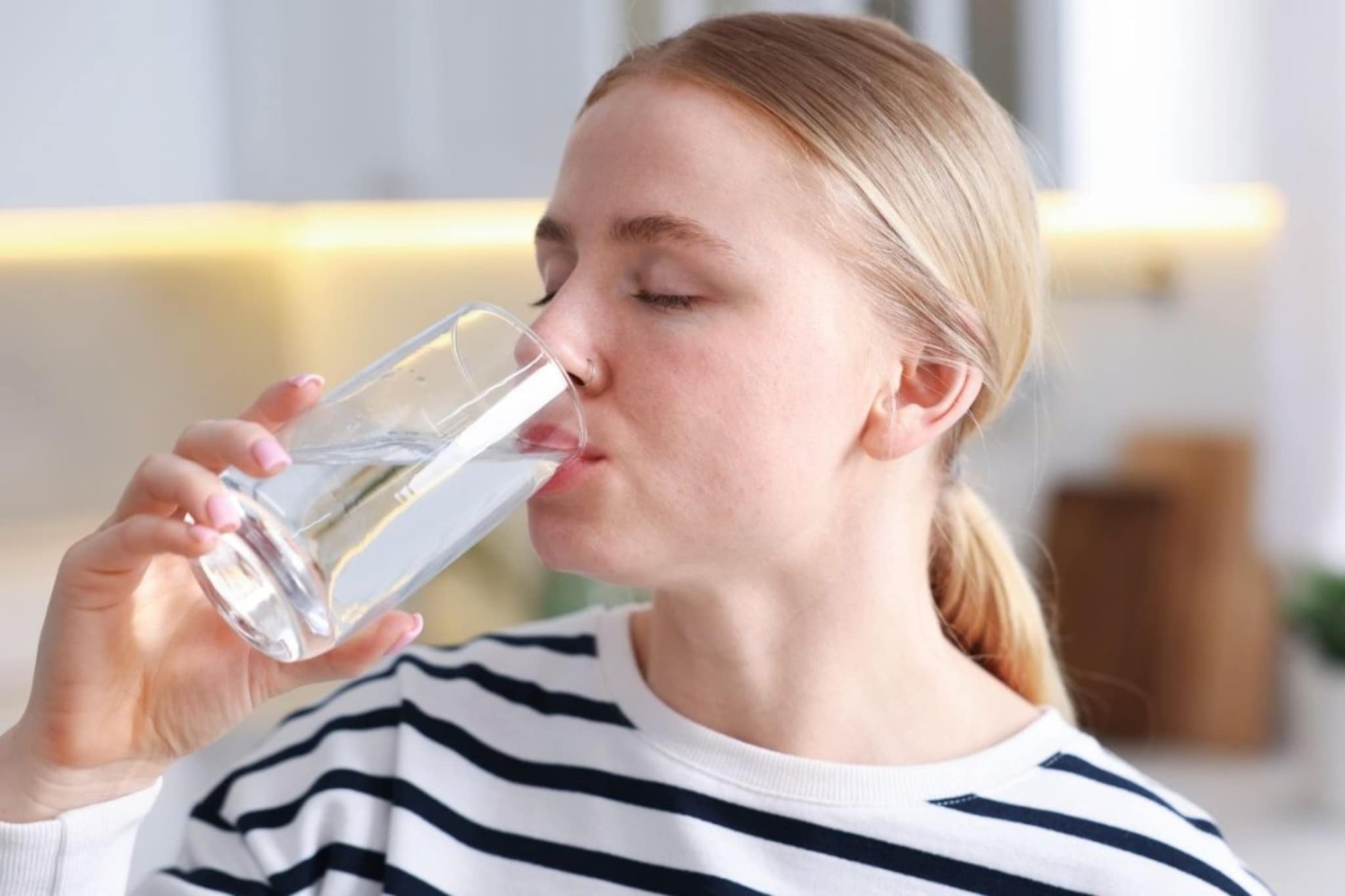 पाणी पिण्याचेही असतात नियम! 2.7 की 3 लिटर? उन्हाळ्यात तुमच्या शरीराला नक्की किती पाण्याची गरज आहे? वाचा सविस्तर