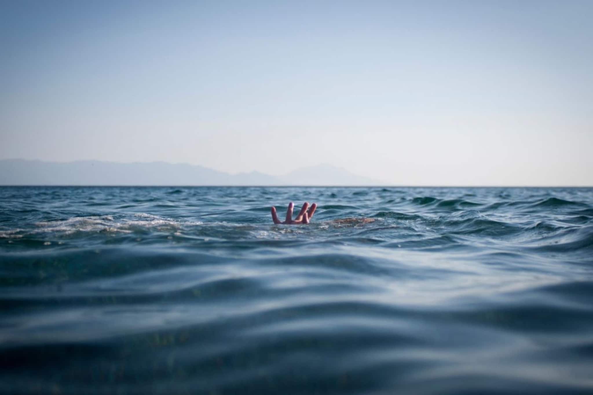 तो देवासारखा धावून आला, दोघांना बाहेर काढलं पण तिला वाचवण्यासाठी मागे गेला आणि..