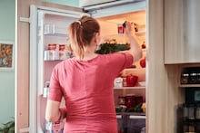 Food : फ्रिजमधलं अन्न पुन्हा पुन्हा गरम करुन खाताय? मग थांबा! हे आरोग्यासाठी चांगलं की वाईट, तज्ज्ञ काय सांगतात?