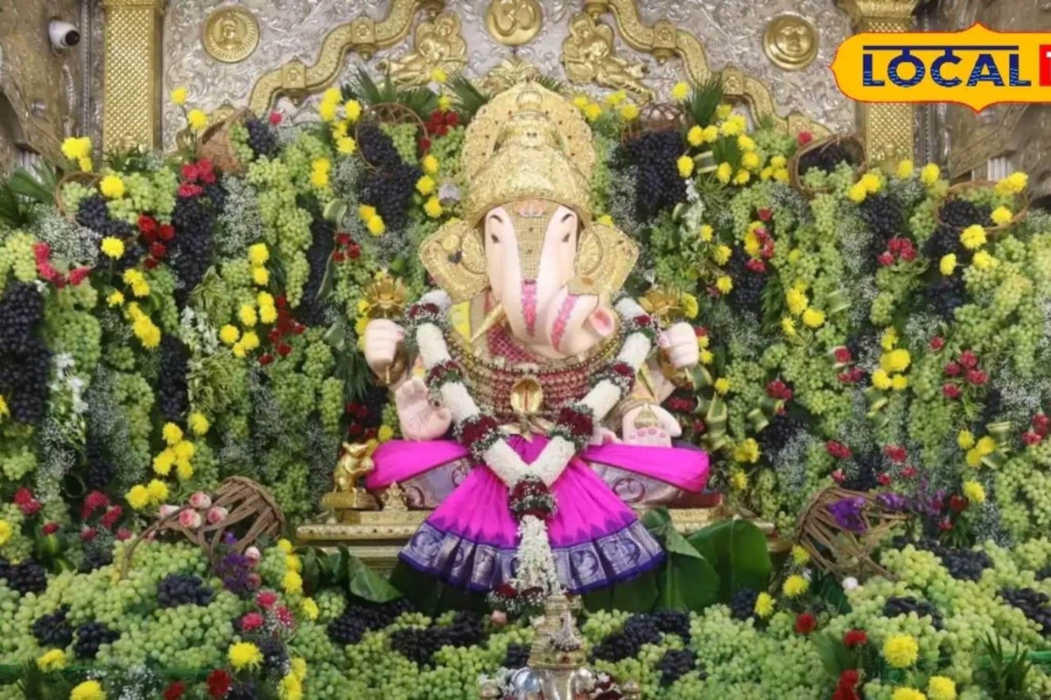 पहिला मान बाप्पाचा! दगडूशेठ गणपतीला तब्बल 2 हजार किलो द्राक्षांची आरास, Video पहिला मान बाप्पाचा! दगडूशेठ गणपतीला तब्बल 2 हजार किलो द्राक्षांची आरास, Video