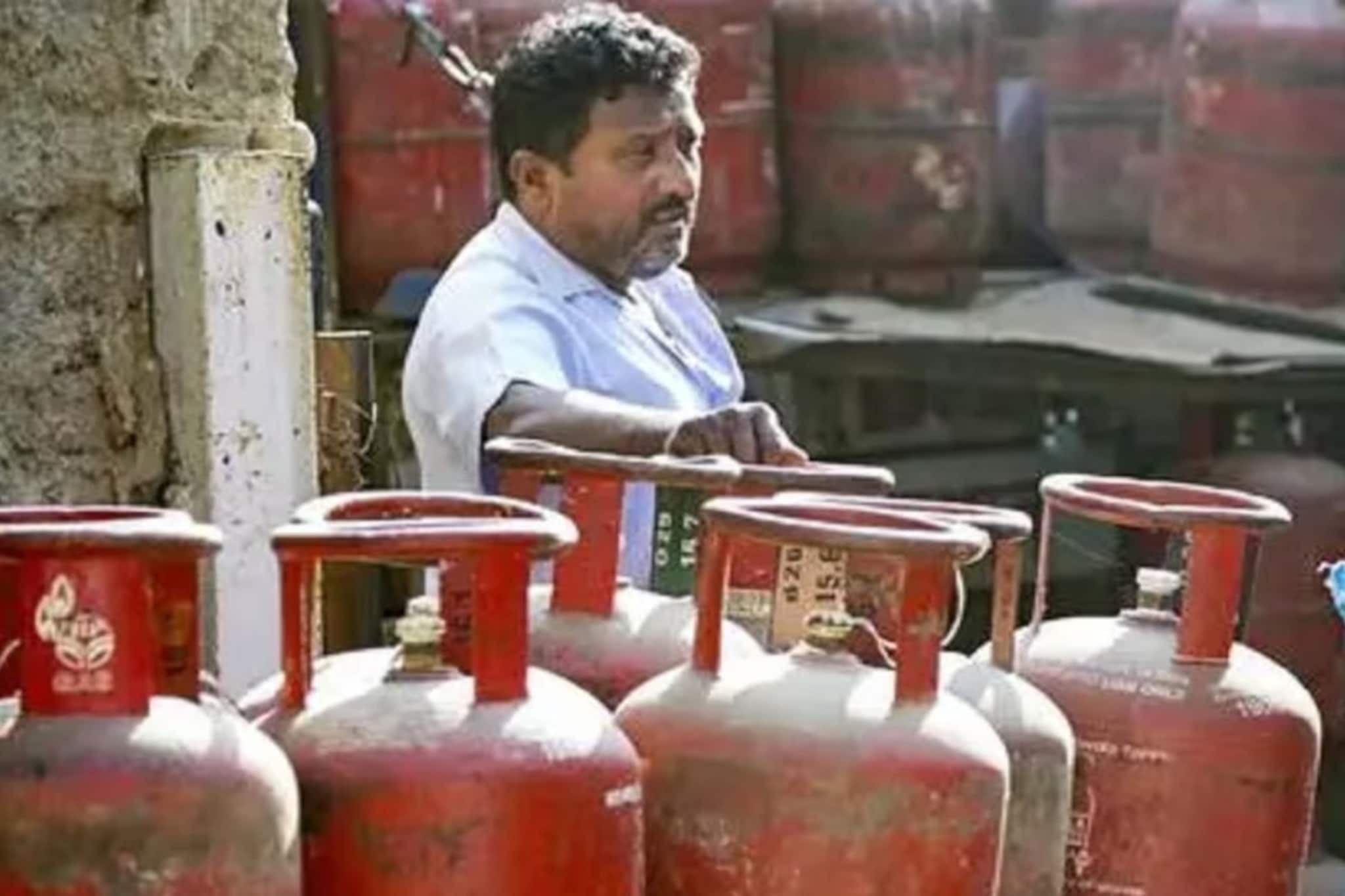  सावधान! गॅसचा काळाबाजार केल्यास थेट तुरुंगाची हवा; साठेबाजांना सरकारचा इशारा