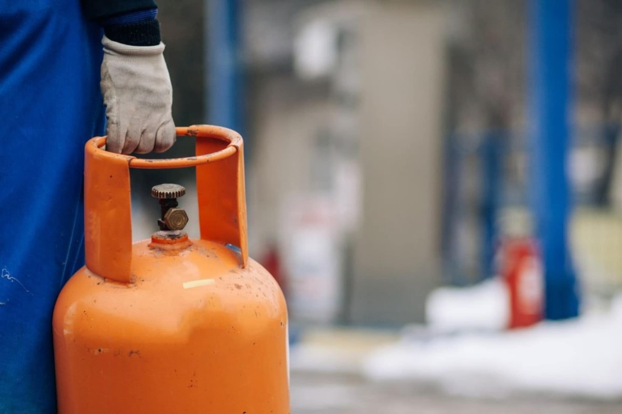 Gas : गॅस संपल्यावर आपण बुकिंग करतो, पण अमेरिकेत सिस्टिमच वेगळी; घरी गॅस येण्याची पद्धत ऐकाल तर चक्रावून जाल