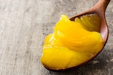 Ghee : मलाईतून तूप बनवल्यावर उरलेला भाग फेकू नका; 'या' जुगाडाने मिळेल अतिरिक्त देशी तूप