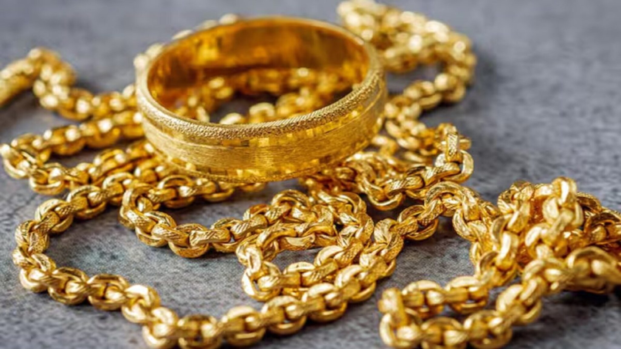 युद्धाचा इफेक्ट! सोन्याचे पकडली रॉकेटची स्पीड, चांदीनेही मोडले विक्रम; किंमत पाहून चक्रावाल