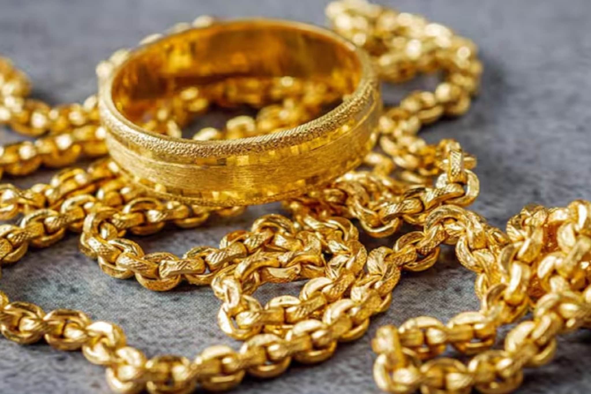 सोन्याचे पकडली रॉकेटची स्पीड, चांदीनेही मोडले विक्रम; किंमत पाहून चक्रावाल