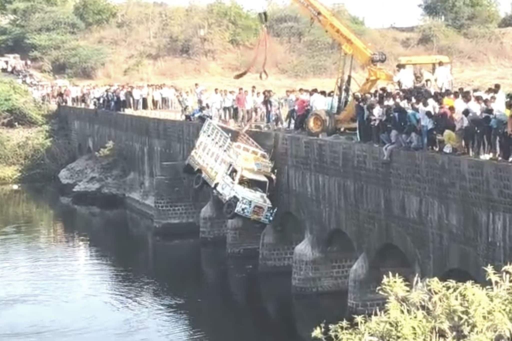 'शिवशक्ती' लिहून जिच्यावर पोट भरलं, तिच्याच केबिनमध्ये अडकून शिंदेंनी जग सोडलं
