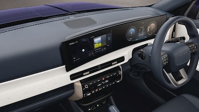 दक्षिण कोरियन कंपनी Hyundai  ही एक सर्वात मोठी कार उत्पादन कंपनीपैकी एक आहे. Hyundai  ने भारतात स्वस्तात मस्त आणि मेटेंन्स फ्री कार देण्यात आपला दबदबा मार्केटमध्ये कायम राखला आहे. Hyundai च्या अशा काही गाड्या आहे ज्या स्वस्त आणि फायदेशीर डील आहे. 