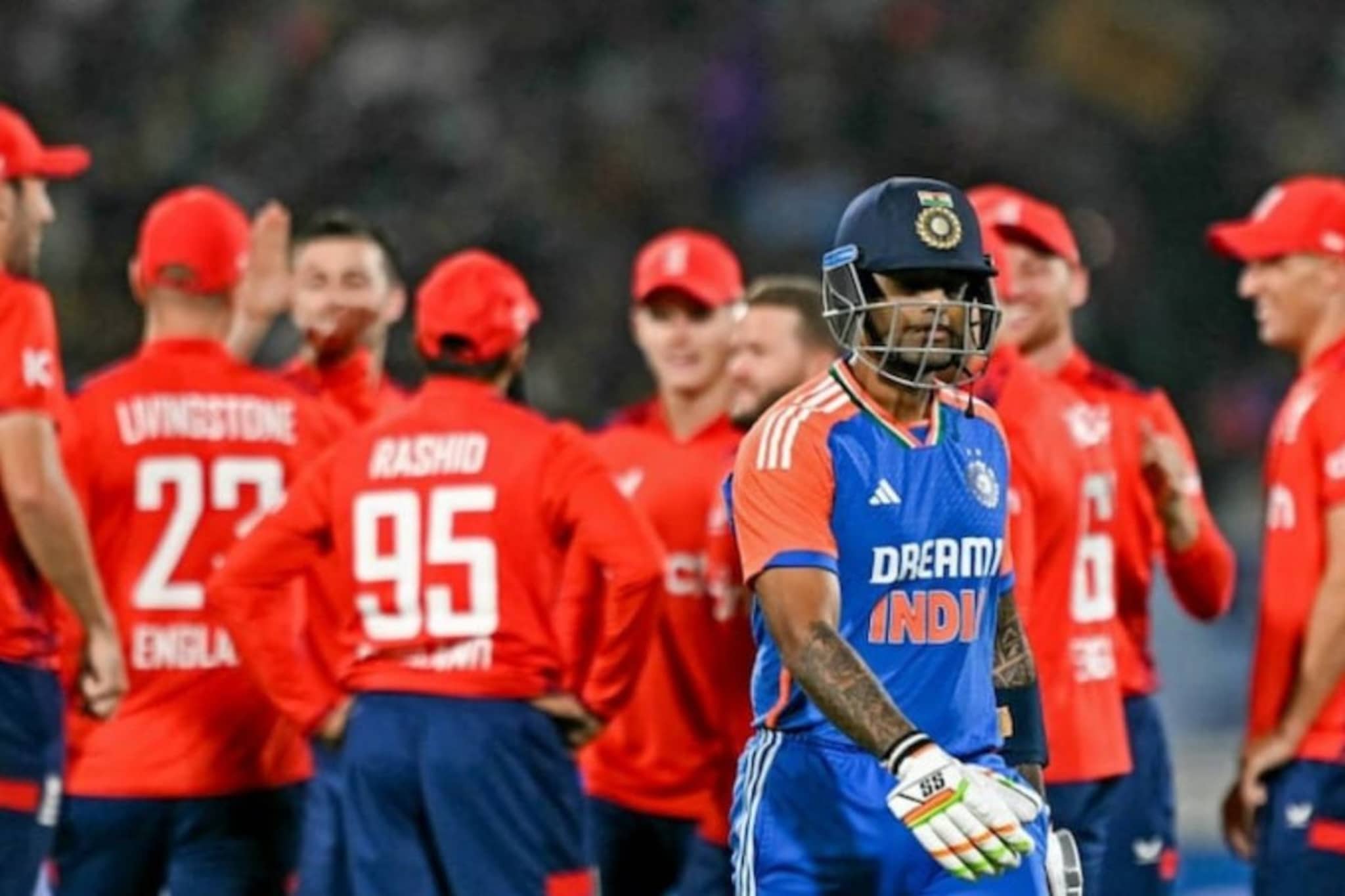 T20 वर्ल्ड कपमध्ये भारत-इंग्लंड पाचव्यांदा भिडणार, इतिहास कुणाच्या बाजूने? T20 वर्ल्ड कपमध्ये भारत-इंग्लंड पाचव्यांदा भिडणार, इतिहास कुणाच्या बाजूने?