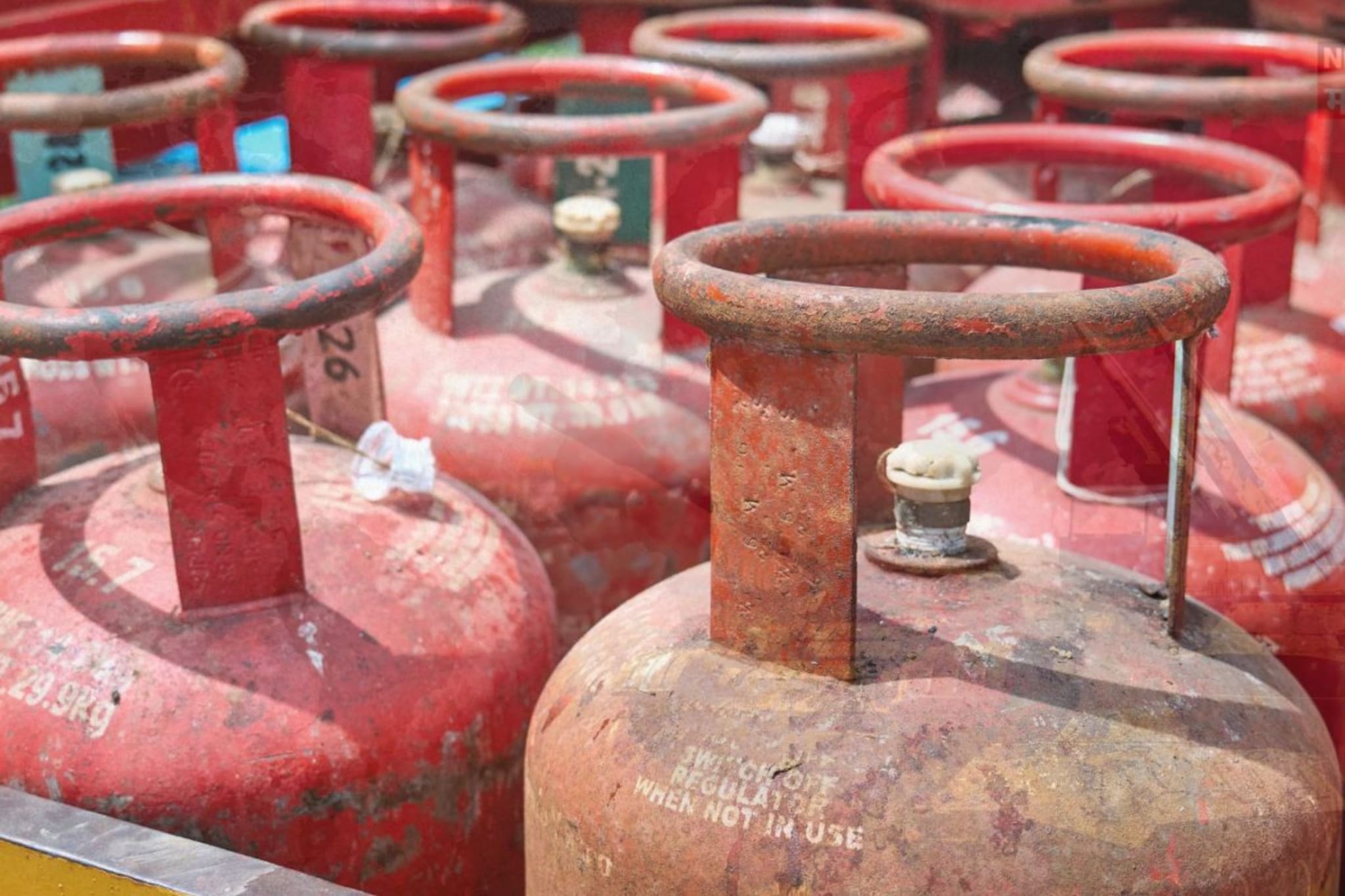 Gas Cylinder Price Hike: इराण-इस्रायल युद्धाचा भारताला फटका! घरगुती गॅस सिलिंडर महाग, 60 रुपयांनी वाढले दर