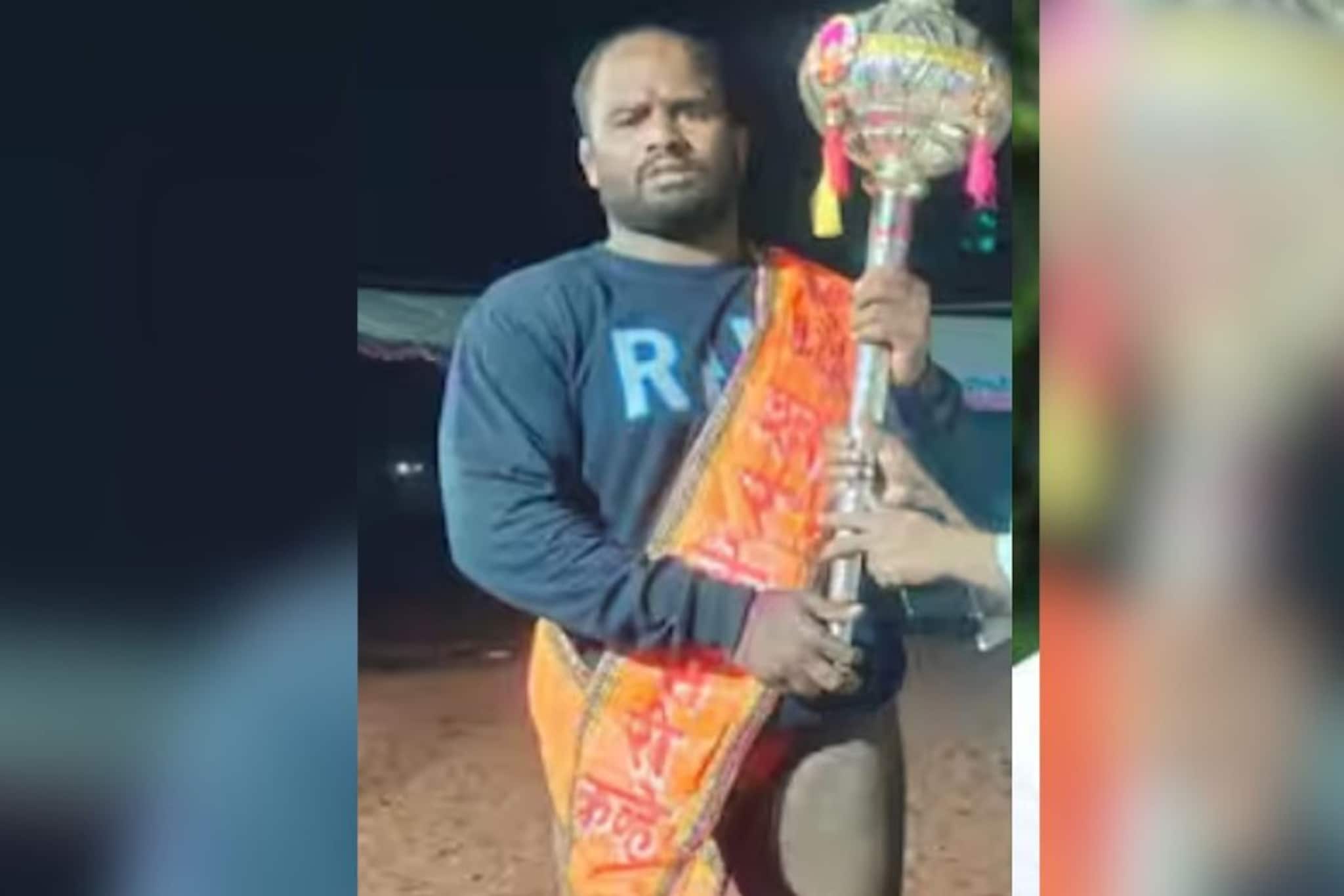 जामखेडमध्ये गँगवॉरचा भडका! गुंड सागर मोहळकरवर भररस्त्यात गोळीबार जामखेडमध्ये गँगवॉरचा भडका! गुंड सागर मोहळकरवर भररस्त्यात गोळीबार