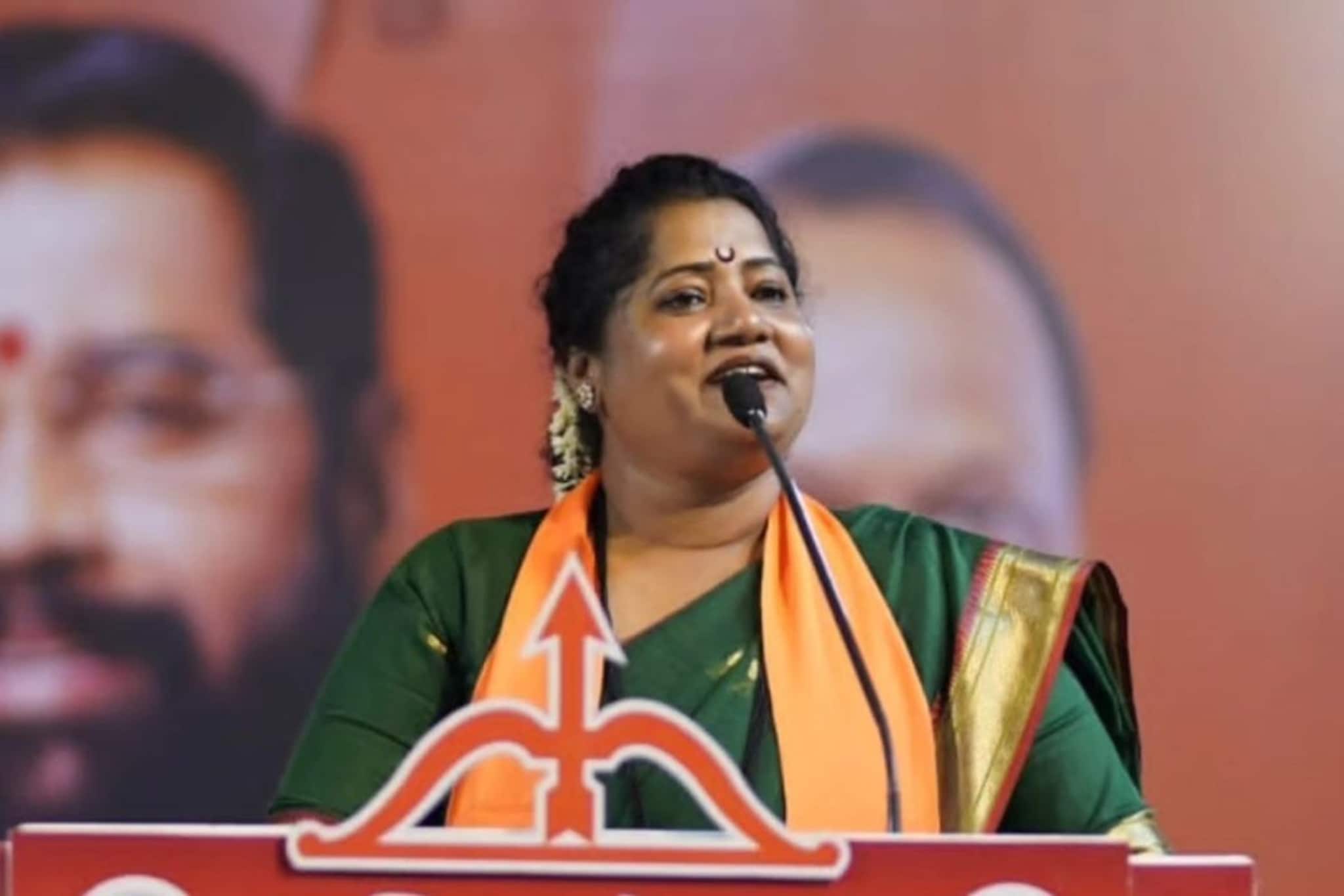 महाराष्ट्राच्या राजकारणात 'कुछ तो बडा होनेवाला है', शिवसेनेच्या खासदार ज्योती वाघमारेंचं सूचक विधान महाराष्ट्राच्या राजकारणात 'कुछ तो बडा होनेवाला है', शिवसेनेच्या खासदार ज्योती वाघमारेंचं सूचक विधान