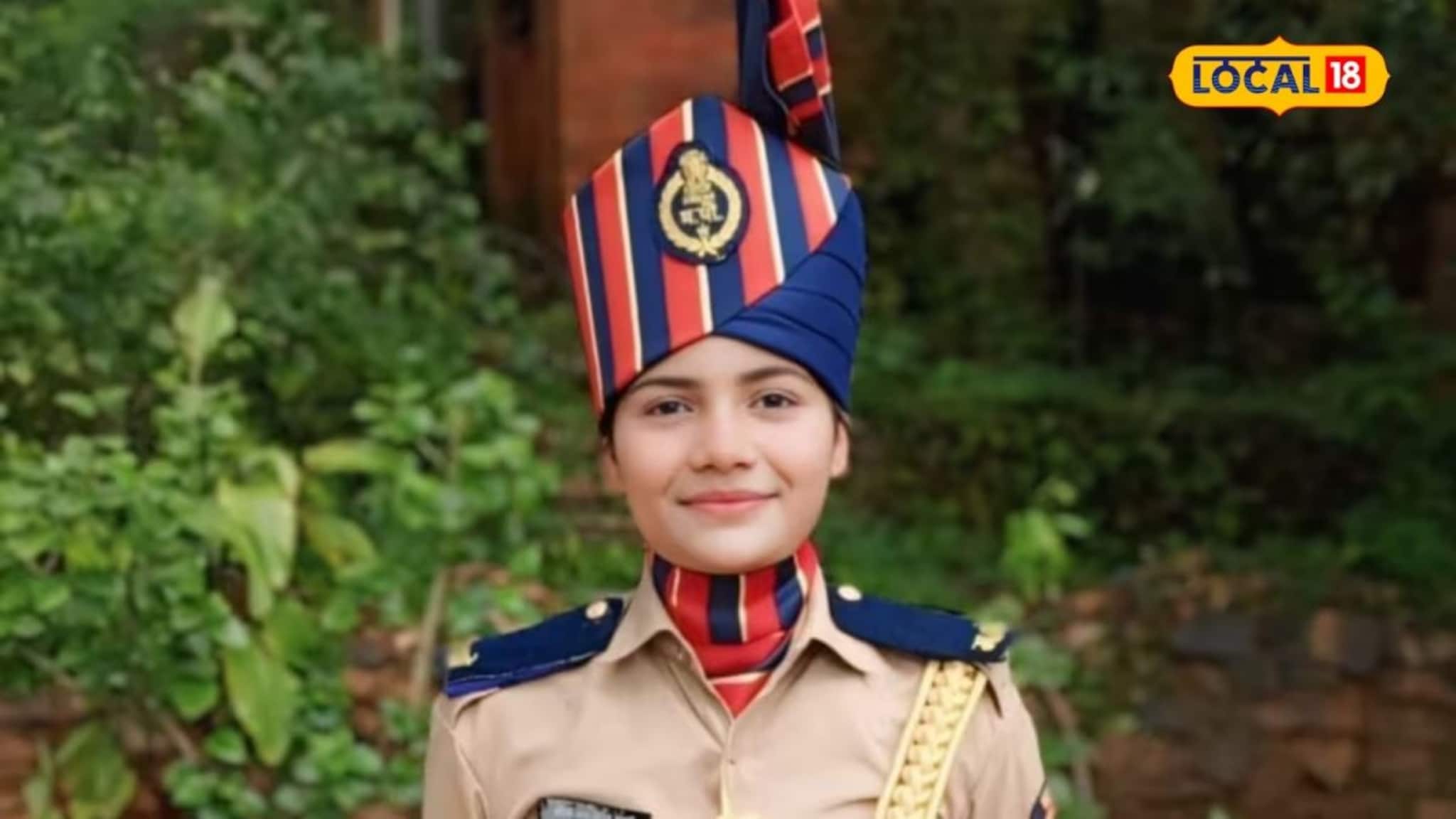 रिक्षा ड्रायव्हरच्या लेकीनं ठरवलं अन् गाव बदललं, खाकी वर्दीनं दिली मुलींना दिशा, नंदिनीच्या जिद्दीची कहाणी, Video