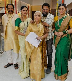 TV ची सोज्वळ सून, सोशल मीडियावर भलतीच बोल्ड; नुसतं जॅकेट घातलं अन्... PHOTO