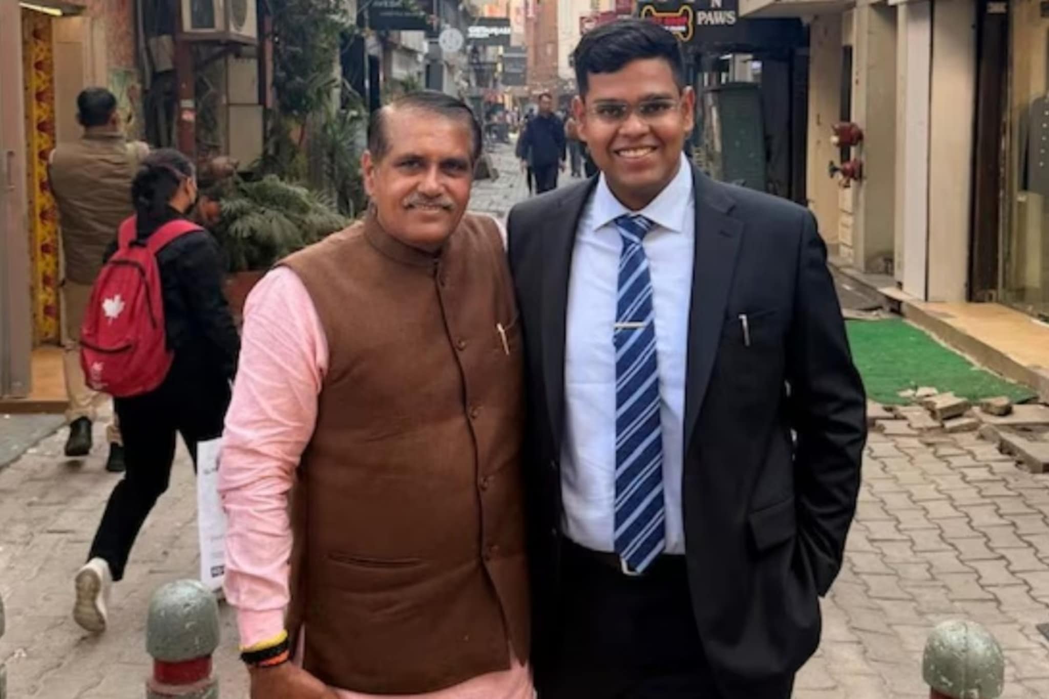 भाजप नेत्याचा मुलगा झाला IAS,मुख्यमंत्र्यांनी फोन करून केलं अभिनंदन, देशात तिसरा