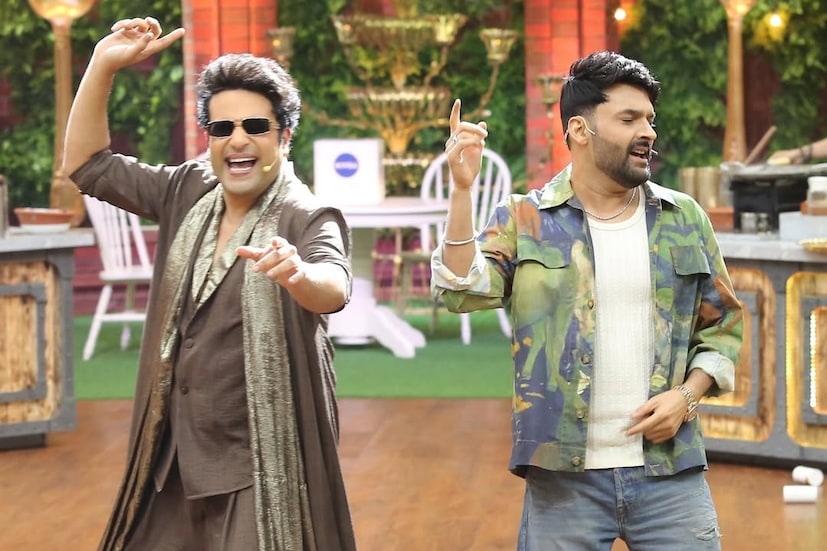 मुंबई : देशातील सर्वात लोकप्रिय असलेल्या कॉमेडी कलाकारांमध्ये गोविंदाचा भाचा कृष्णा अभिषेकचं नाव आवर्जून घेतलं जात. गेली कित्येक वर्ष कृष्णा त्यांच्या विनोदाने प्रेक्षकांचं मनोरंजन करत आला आहे. सध्या कृष्णा लाफ्टर शेफ्स आणि कपिल शर्माच्या द ग्रेट इंडियन कपिल शोचा भाग आहे. मुंबई : देशातील सर्वात लोकप्रिय असलेल्या कॉमेडी कलाकारांमध्ये गोविंदाचा भाचा कृष्णा अभिषेकचं नाव आवर्जून घेतलं जात. गेली कित्येक वर्ष कृष्णा त्यांच्या विनोदाने प्रेक्षकांचं मनोरंजन करत आला आहे. सध्या कृष्णा लाफ्टर शेफ्स आणि कपिल शर्माच्या द ग्रेट इंडियन कपिल शोचा भाग आहे.