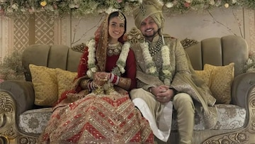 ना अनुष्का ना अथिया, बॉलिवूड अभिनेत्रींपेक्षाही सुंदर आहे 'या' क्रिकेटरची बायको! सोशल मीडियावर तगडी फॉलोविंग