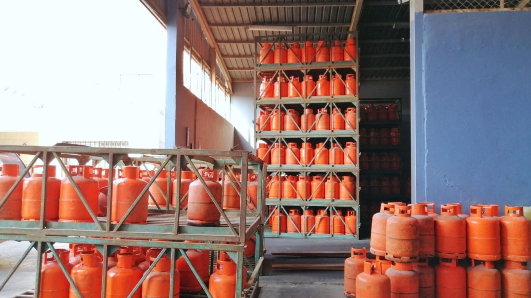 LPG सिलेंडर नियमांत मोठे बदल! केंद्राच्या 5 निर्णयांचा तुमच्या खिशावर कसा होणर परिणाम? वाचा