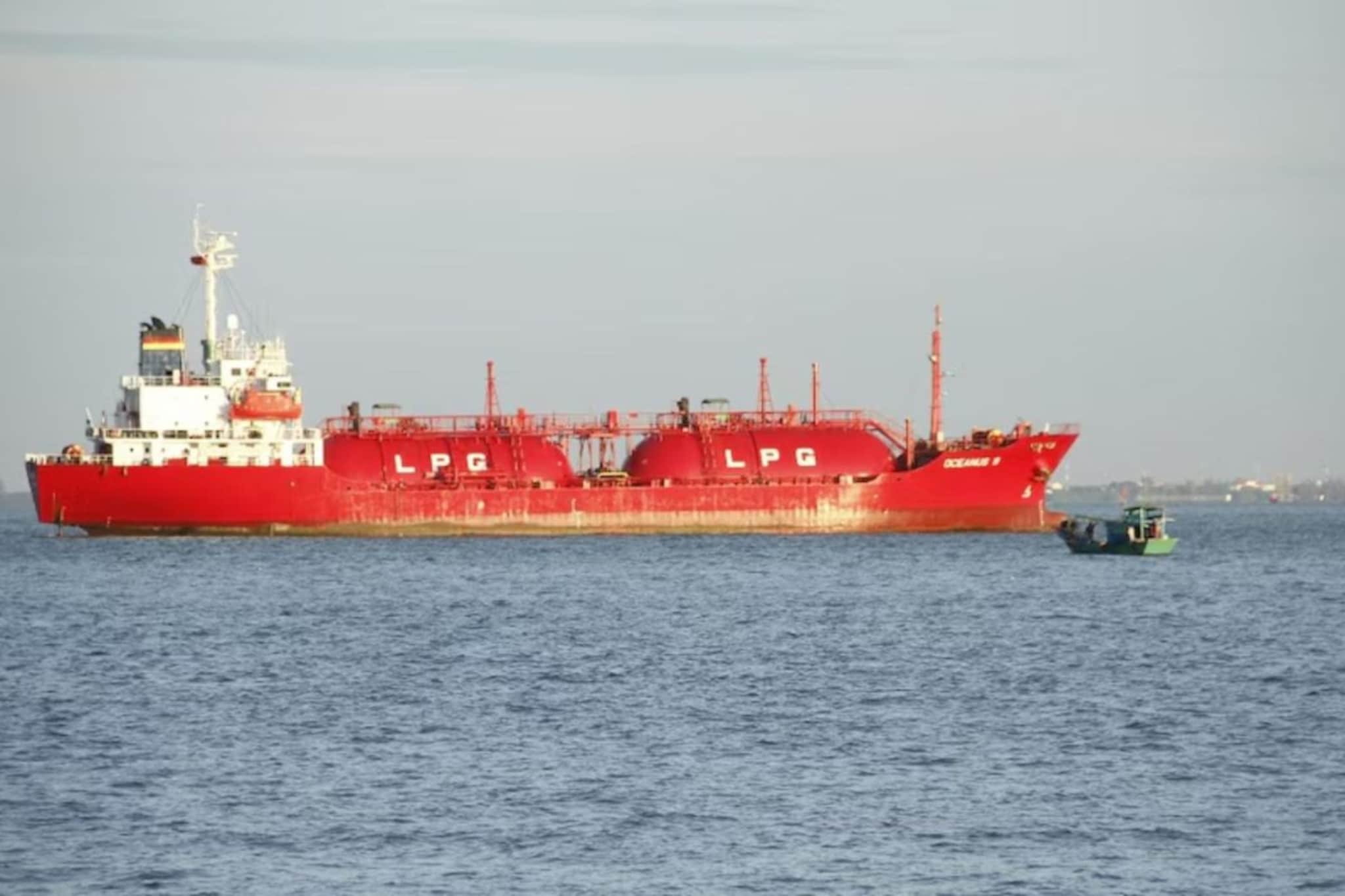 PM मोदींचा एक फोन अन् 24 तासात भारताला दिलासा, LPG चे दोन टँकर सामुद्रधुनीतून निघाले!