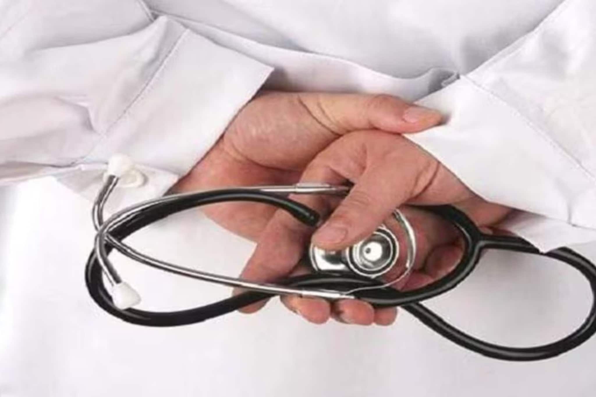 सरकारी नोकरीची सुवर्णसंधी! आरोग्य विभागात मेगाभरती; जाणून घ्या अर्ज प्रक्रिया... सरकारी नोकरीची सुवर्णसंधी! आरोग्य विभागात मेगाभरती; जाणून घ्या अर्ज प्रक्रिया...