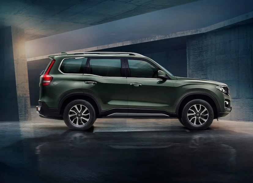 Mahindra Scorpio N देशातील प्रसिद्ध एसयूव्हीमधून एक आहे. ही गाडी 6 आणि 7 सीटर ऑप्शनमध्ये येते आणि पेट्रोलसह डिझेल इंजिनसह उपलब्ध आहे. Mahindra Scorpio ची एक्स-शोरुम किंमत जवळपास 13.49 लाख रुपये एक्स-शोरूमपासून सुरु होते. Mahindra Scorpio N देशातील प्रसिद्ध एसयूव्हीमधून एक आहे. ही गाडी 6 आणि 7 सीटर ऑप्शनमध्ये येते आणि पेट्रोलसह डिझेल इंजिनसह उपलब्ध आहे. Mahindra Scorpio ची एक्स-शोरुम किंमत जवळपास 13.49 लाख रुपये एक्स-शोरूमपासून सुरु होते.