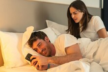 live-in Relationship : लग्न झालेला पुरुष दुसऱ्या महिलेसोबत लिव्हइन मध्ये राहू शकतो का? अलाहाबाद हायकोर्टाचा मोठा निकाल