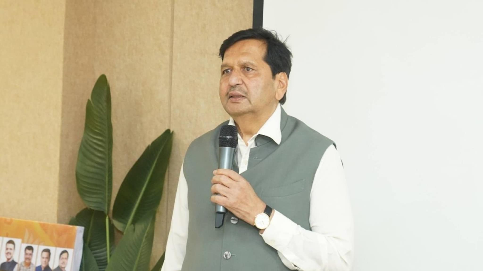 LPG Crisis:  मंत्री मंगलप्रभात लोढा यांचा मदतीचा हात, मंदिराच्या उत्सवासाठी दिलं आश्वासन