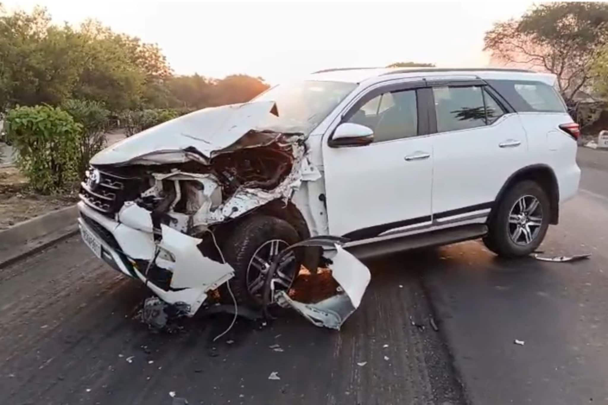 काँग्रेस खासदाराच्या गाडीला पहाटे भीषण अपघात, आलिशान फॉर्च्युनर कारचा चक्काचूर