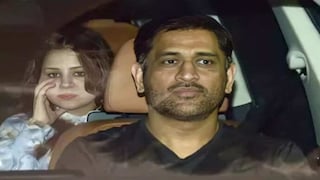 कॅप्टन कूल धोनीचा ताबा सुटला, पोलिसांच्या सापळ्यात अडकला, रांचीच्या रस्त्यावर थरार! कॅप्टन कूल धोनीचा ताबा सुटला, पोलिसांच्या सापळ्यात अडकला, रांचीच्या रस्त्यावर थरार!