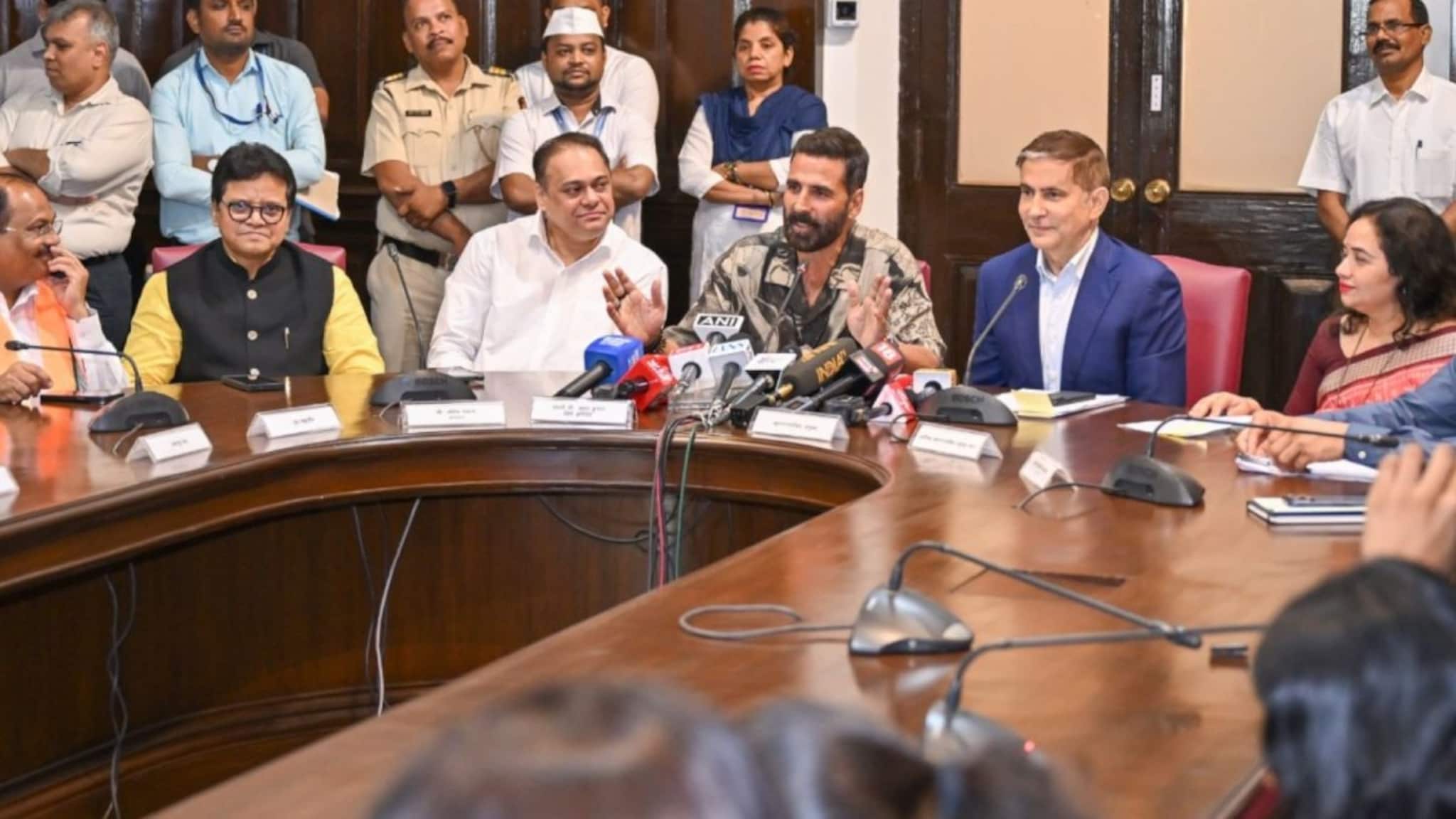 महायुतीमध्ये मानापमान नाट्य, अक्षयकुमार हजर असलेल्या कार्यक्रमात 'दुय्यम' स्थान, शिवसेनेचे नेते भडकले!