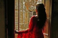 पती बाहेर जाताच टोकाचं पाऊल, मुंबईच्या सांताक्रूझमध्ये विवाहितेनं संपवलं जीवन